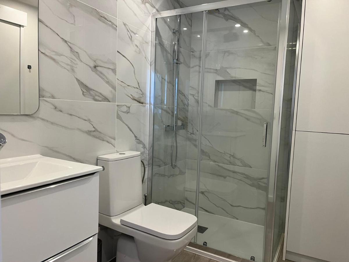 Axenic Retreat - Panoramic Ocean View, Sleeps 4, Ensuite Bathroom, New Redesign Sesimbra Kültér fotó